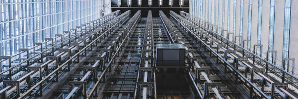 ogromny szyb windowy